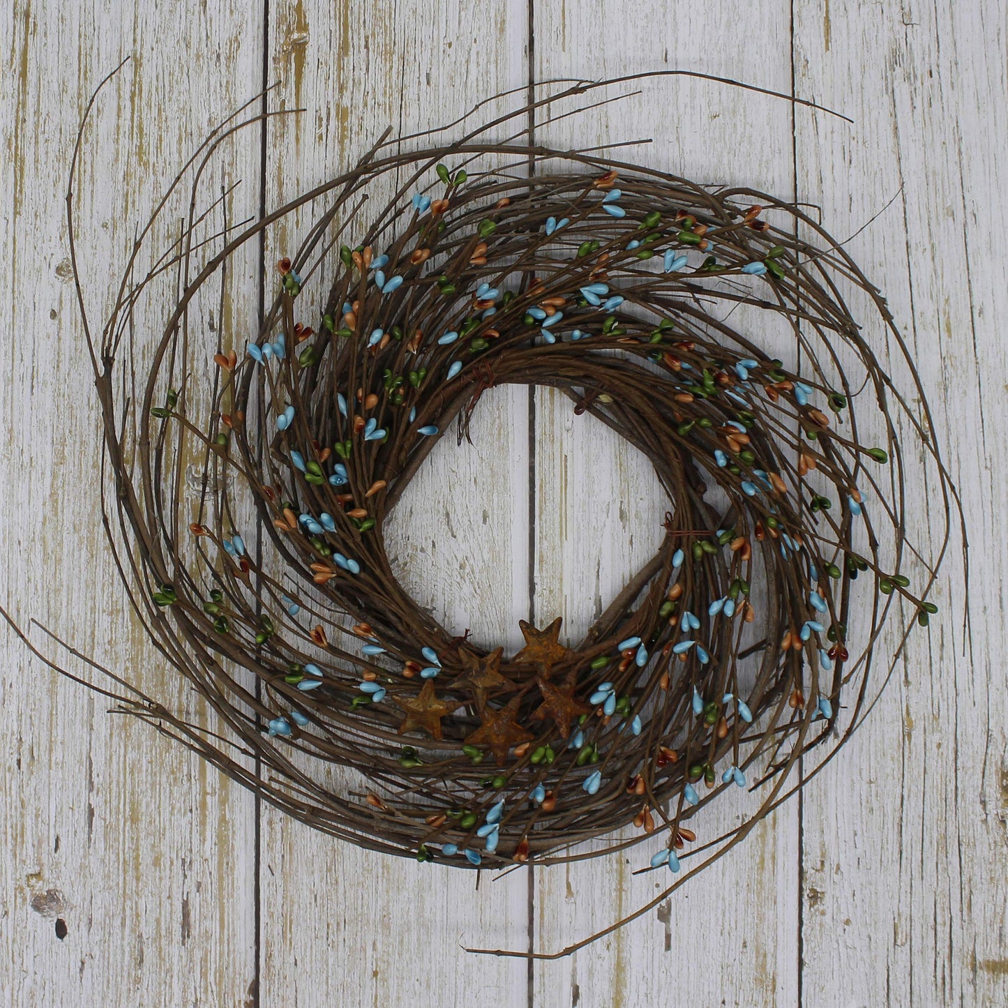 CVHOMEDECO. Primitives Rustic Pip Berries and Twig with Rusty Barn Stars Wreath, 12-Inch, Country Mix