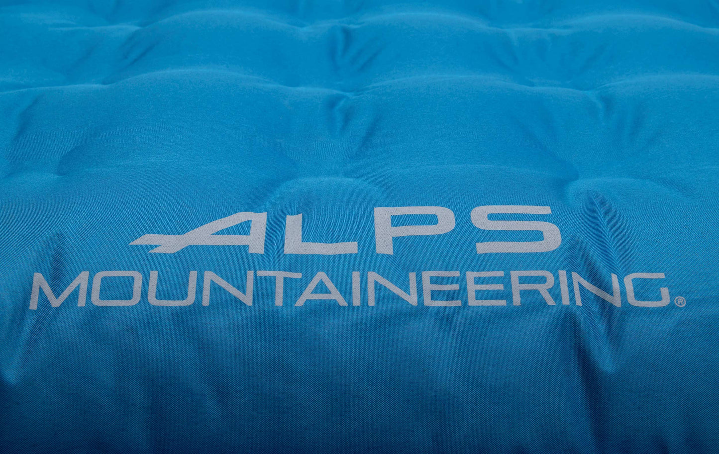 ALPS Mountaineering Vertex Air Bed – Twin & Queen Size Options, PVC-Free Fabric, Coil System, Rechargeable Pump with Wall/Car Charger, Indoor/Outdoor Use