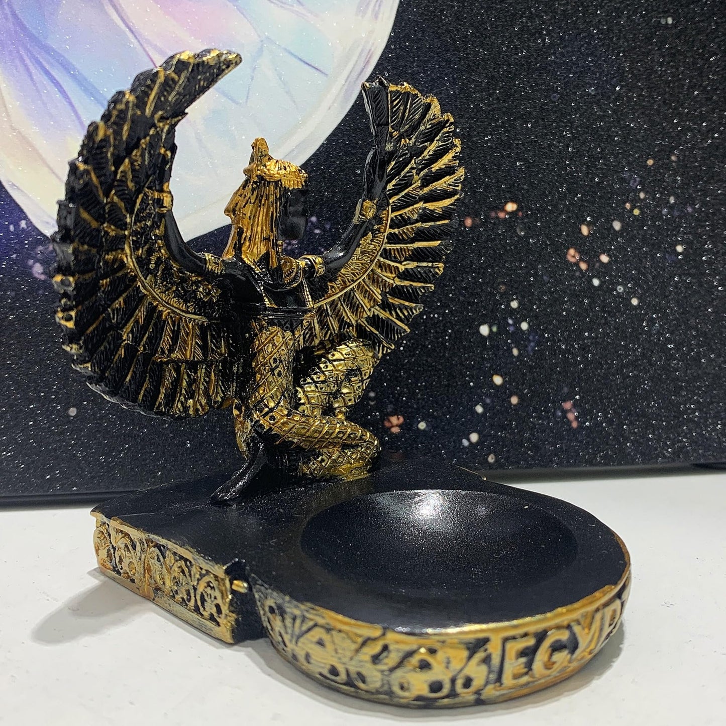 VSPDVO Open Wings Kneeling Egyptian Isis Figurine Ancient Egyptian Mythology Goddess Sculpture Crystal Ball Holder Home Décor Collectible Figurine Egypt Souvenirs(1 Ball)