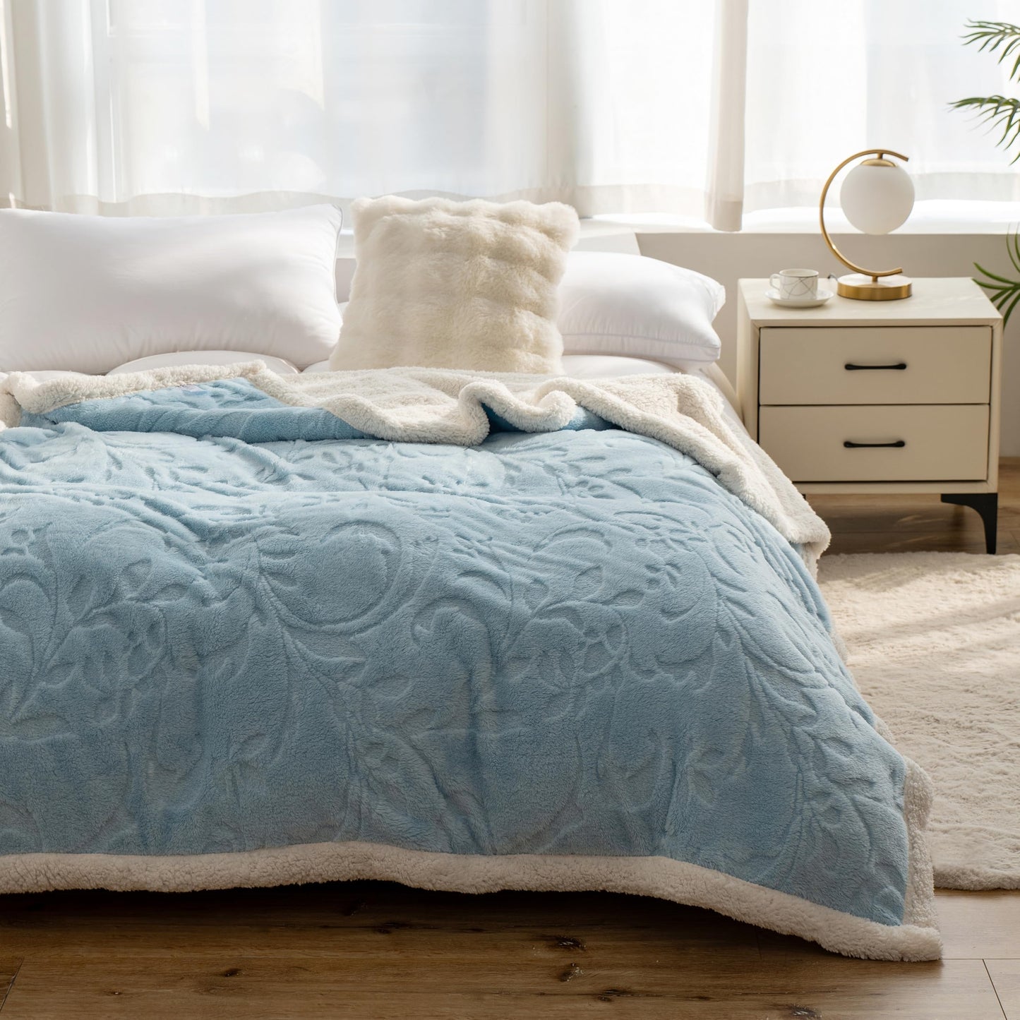 UKELER Sherpa Bed Blanket 80 × 90 inch, Ultra Soft Queen Size Throw Blanket for All Season, Cozy Plush Floral Fleece Blanket for Bedroom Living Room Dorm Hostel Sofa Camping, Blue