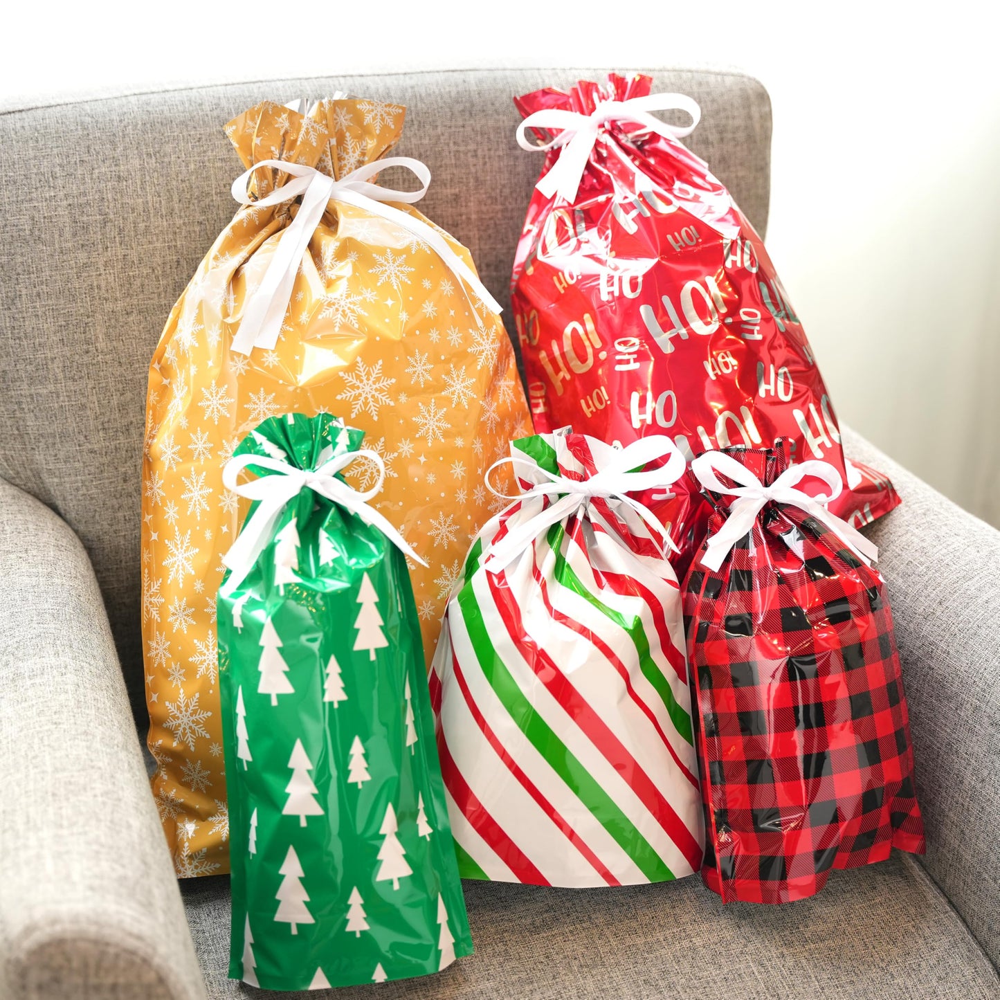 JOYIN 36 PCS Christmas Drawstrings Gift Bags Assorted Sizes(Large Medium Small), Xmas Reusable Plastic Bag for Presents Wrapping, Holiday Party Favors