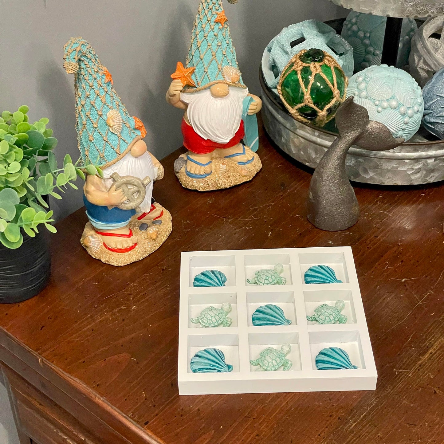 Coastal Shell and Sea Turtle Decorative Sculpture – 7" White Wood Tic Tac Toe Table Accent with Resin Pieces, Beach House Nautical Coffee Table Centerpiece, Ocean Home Decor, Adult Display Art