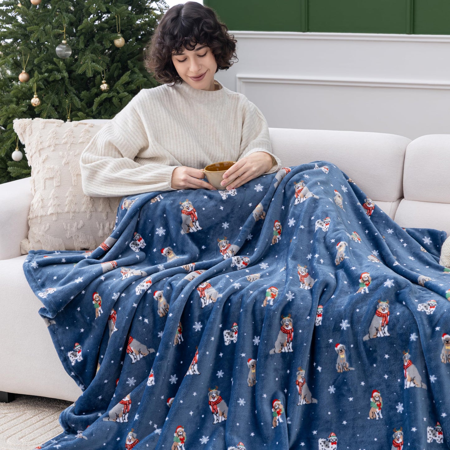 Sushing Christmas Printed Fleece Throw, Soft Plush Warm Festive, Cozy Couch Decor, 60"× 70", Fun Dogs