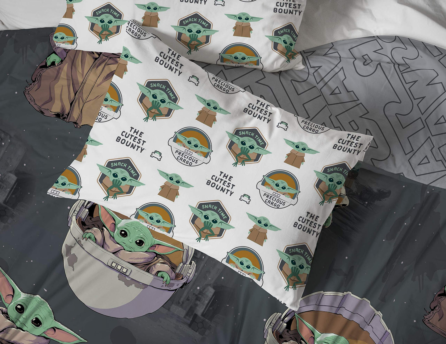 Jay Franco Star Wars The Mandalorian The Child 5 Piece Queen Bed Set - Includes Reversible Comforter & Sheet Set - Bedding Features Baby Yoda - Super Soft Fade Resistant Microfiber Official Product