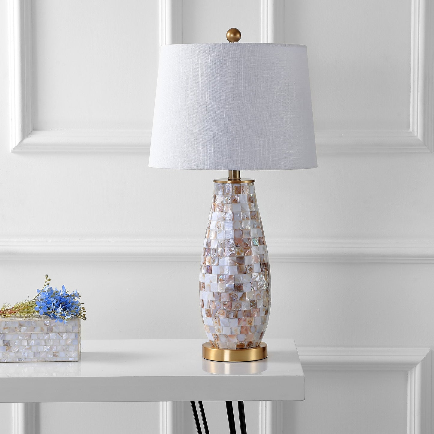 JONATHAN Y 28" Natural Mosaic Seashell Table Lamp, Coastal Contemporary Resin Lamp for Living Room Bedroom, White Linen Shade, Brass Gold Accents, LED Bulb Included JYL4005A