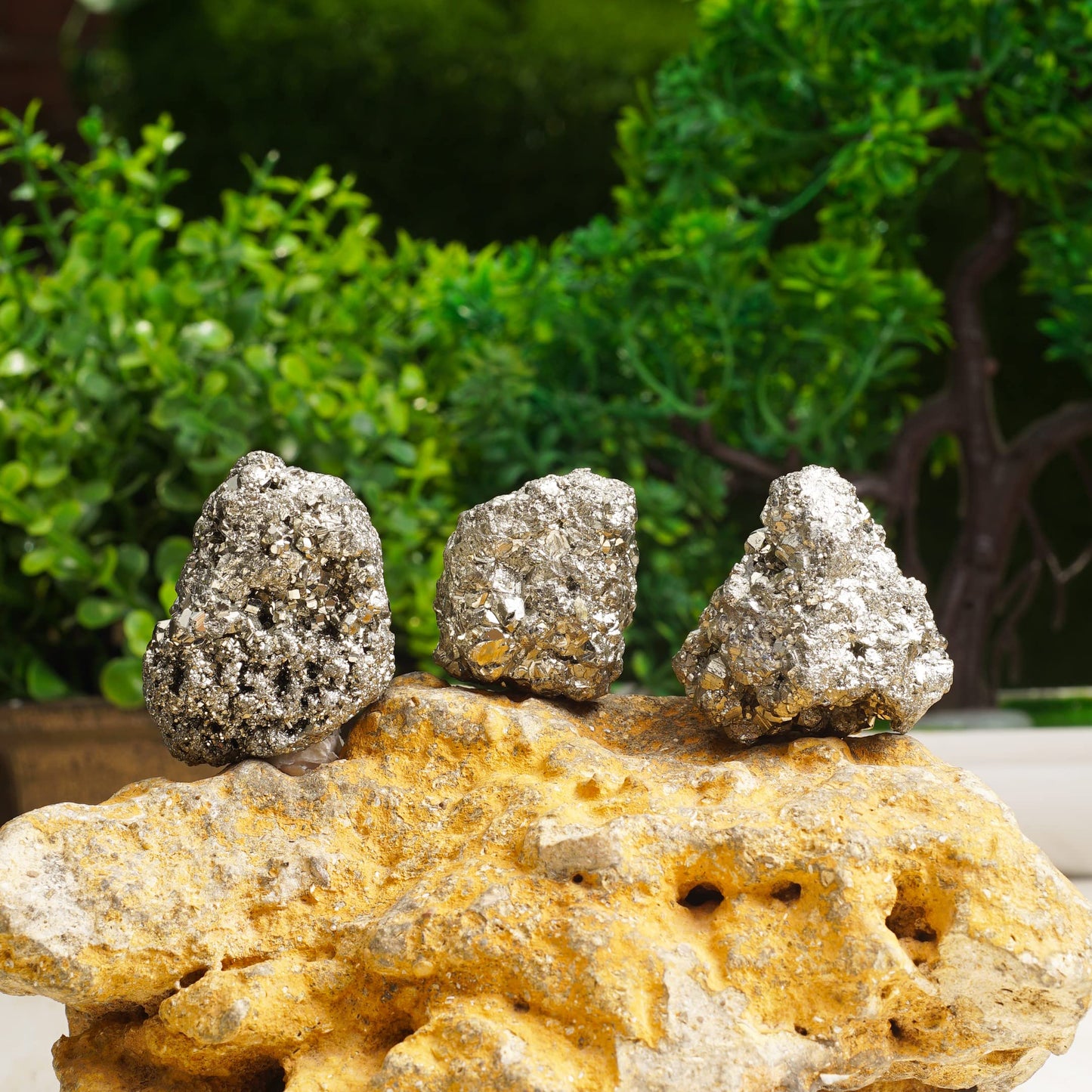 Handcrafted Crystal Showpieces – Unique Gift for Home & Office Décor Crystal Set of 5- - Pyrite for Wealth • Confidence • Increases Assertiveness- 3 +1 Natural form Stones & 1 SHUNGITE Protection Chip