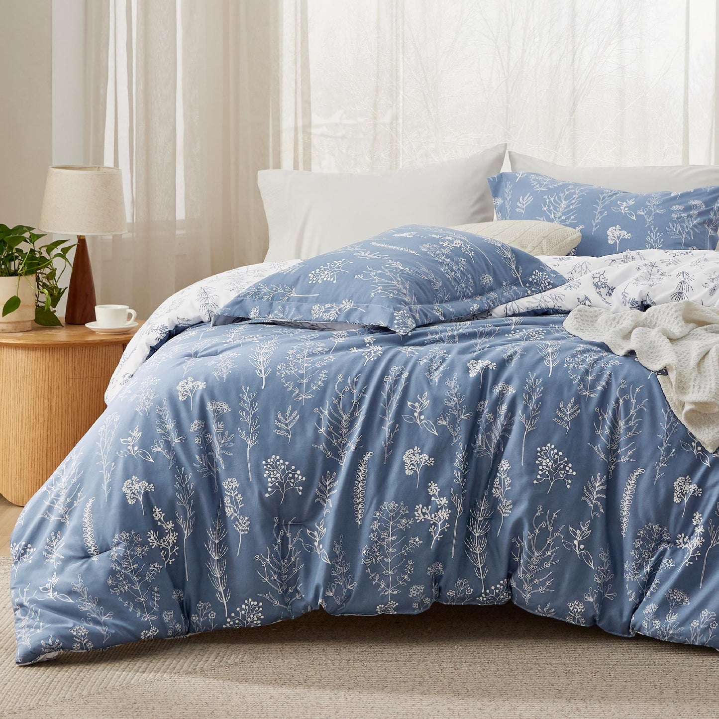 Bedsure Twin/Twin XL Comforter Set - Infinity Blue Comforter, Cute Floral Bedding Comforter Sets, Gifts for Woman, 2 Pieces, 1 Soft Reversible Botanical Flowers Comforter and 1 Pillow Sham