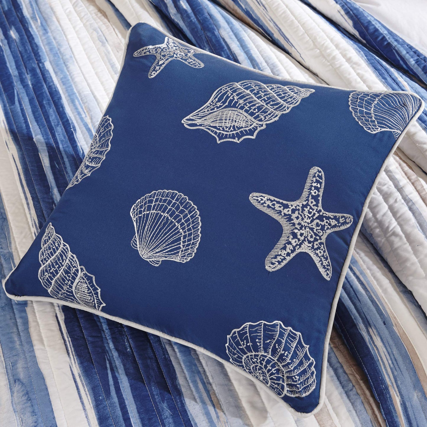 Madison Park Quilt Set Cottage Coastal Design, 6 Piece Set - All Season, Coverlet Bedspread Lightweight Bedding Layer, Shams, Toss Pillows, Full/Queen(90"x90"), Blue/White