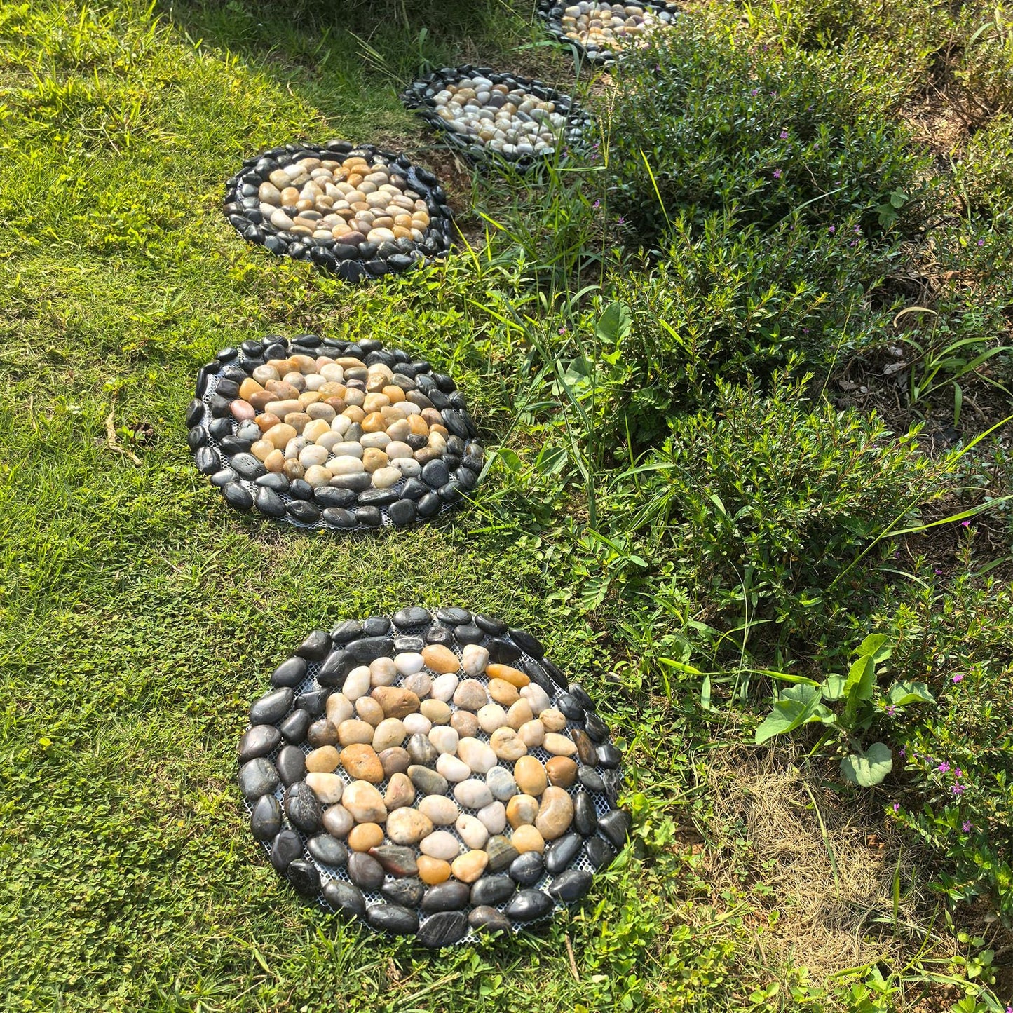 Garden Stepping Stones Outdoor,Pebble Stepping Stones for Garden Walkway,Decoration Polished River Rock for Yard, Pathway,Landscaping, 12 inch Round Decorative Stone Sheet Set 6pcs