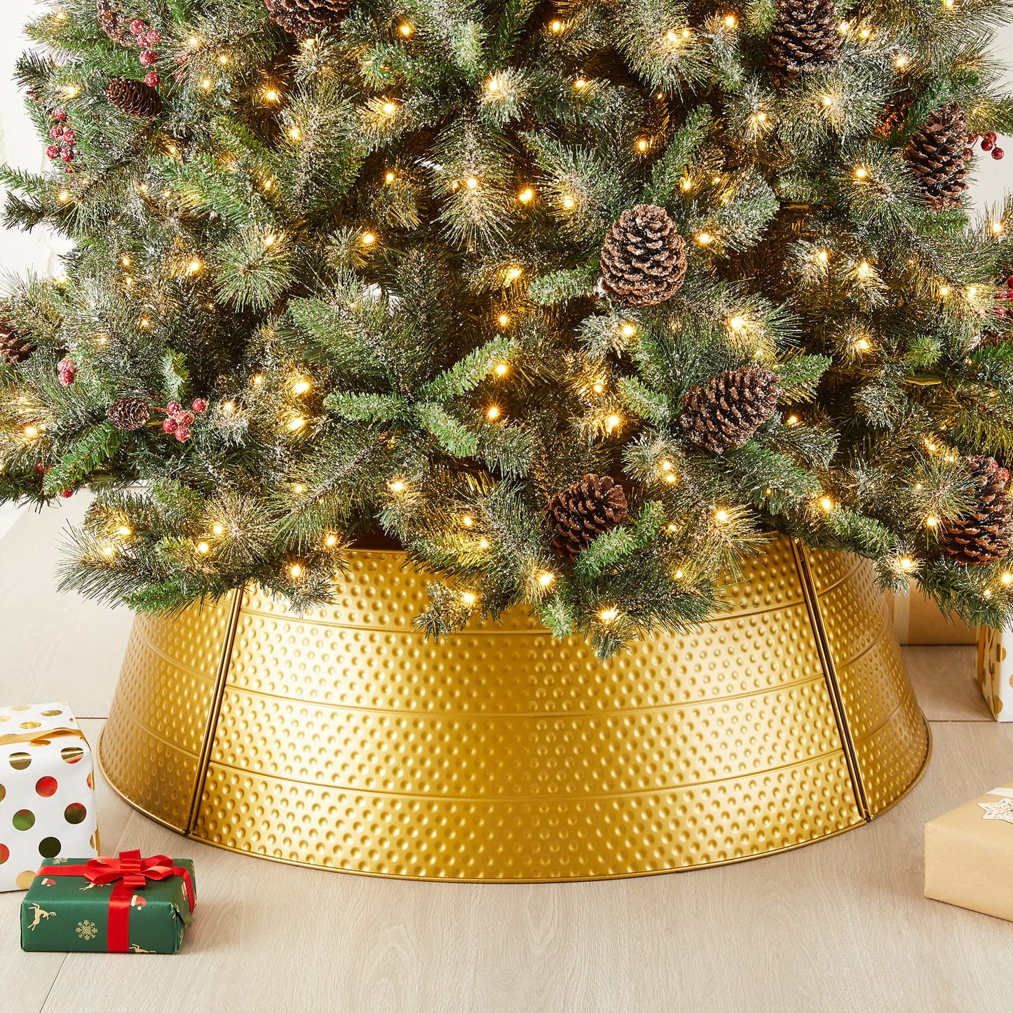 Glitzhome Adjustable Hammered Metal Christmas Tree Collar Decorations, 40.5" D, Gold, Large (GH31066)
