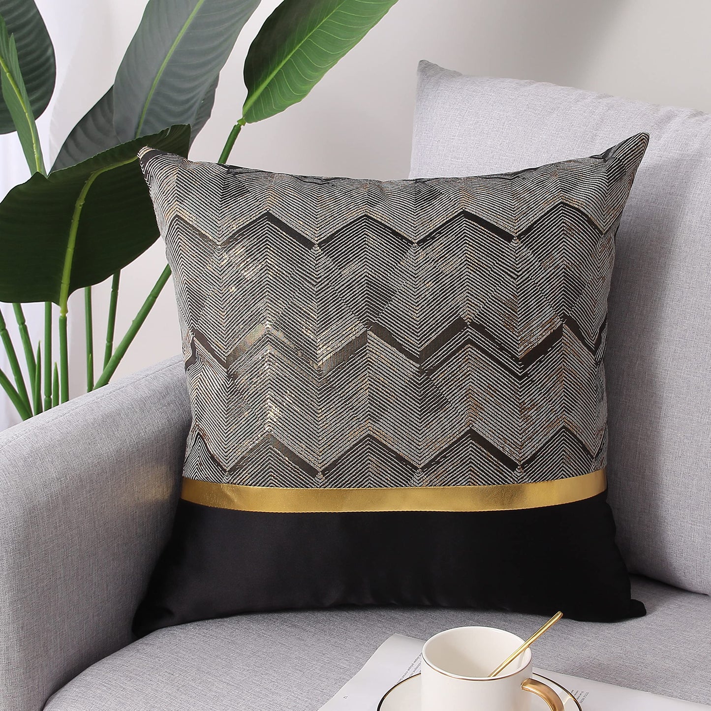 Gujiahone Throw Pillow Covers Set of 2 Black Gold Leather Striped Patchwork Jacquard Cushion Case Luxury Modern Square Decorative Cushion Covers for Sofa Couch Bed Home Decoration 18x18 Inch