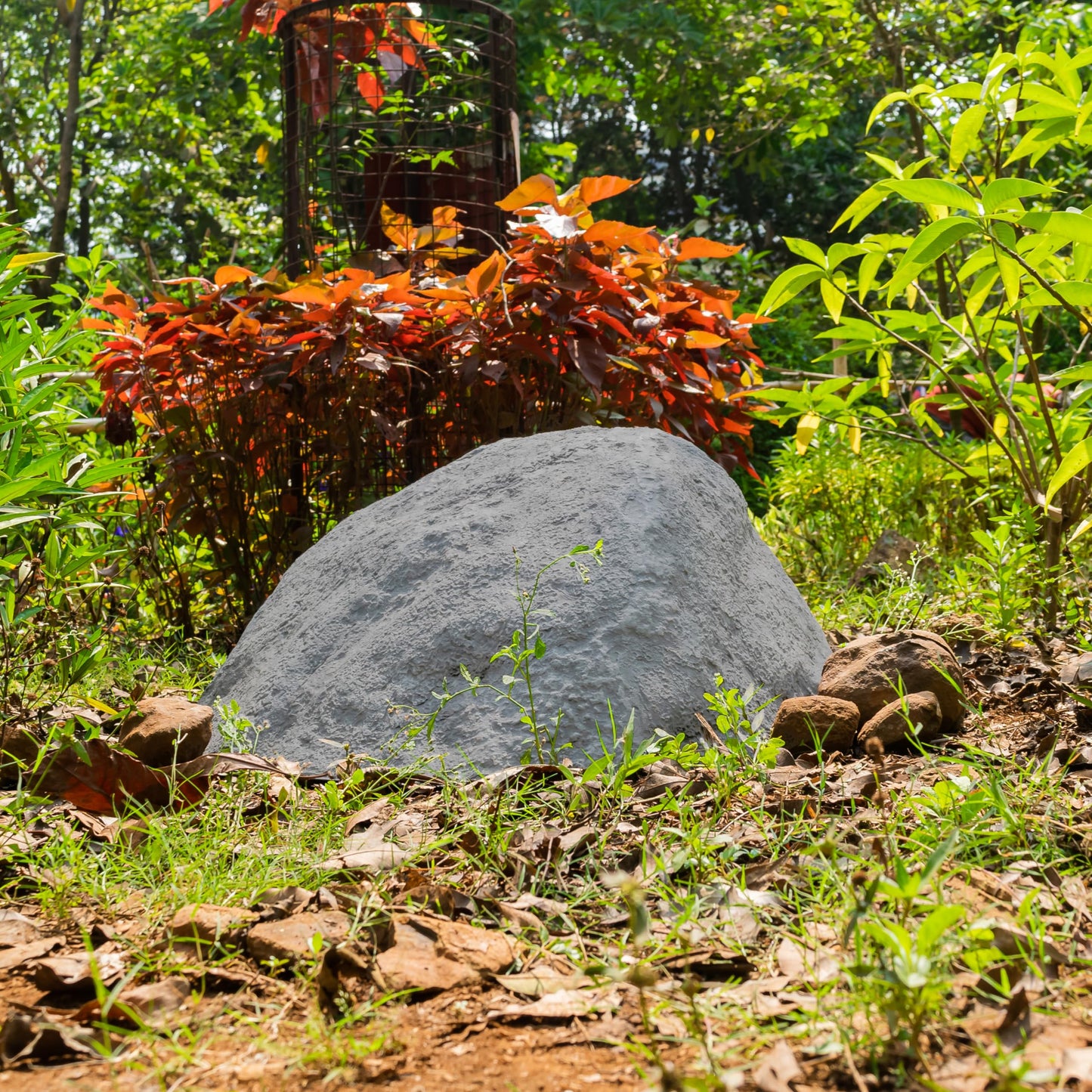 Gardenised QI004479 Outdoor Natural Artificial Round Rock Decor for Gardens, Lawns, and Landscapes - 1 Each