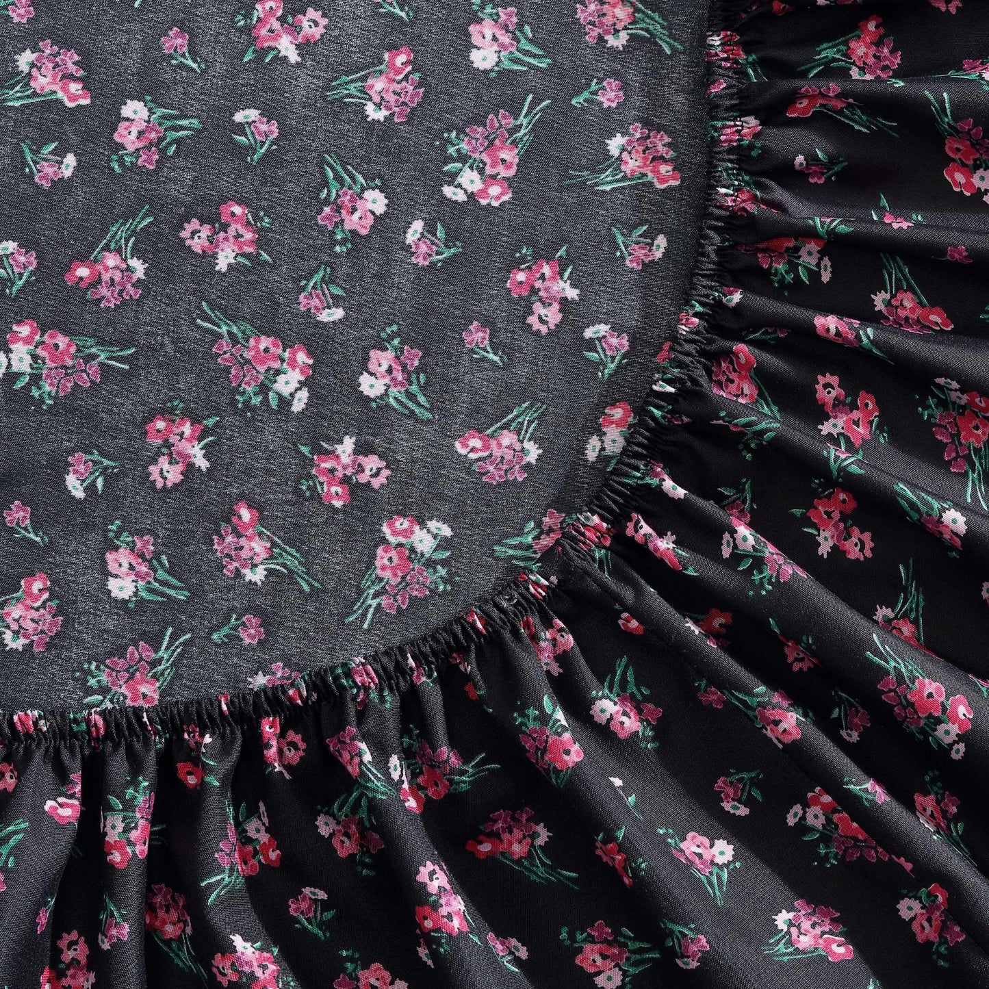 Betsey Johnson - Queen Bed Sheets, Soft & Lightweight Bedding, Fade & Wrinkle Resistant (Bouquet Ditsy Black, Queen)